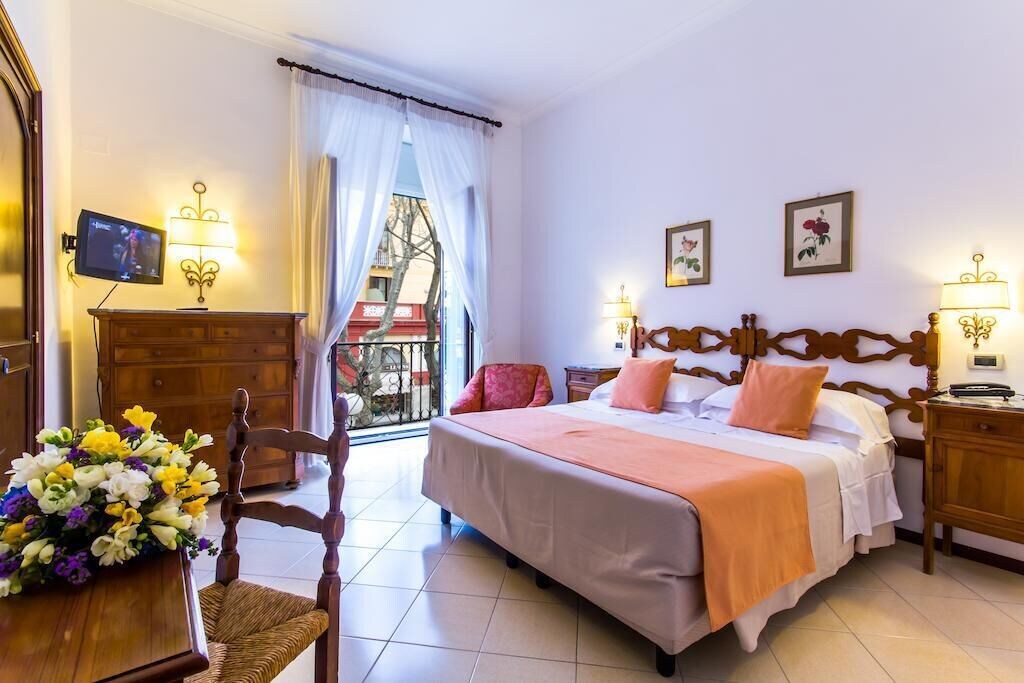 STANDARD, DOUBLE OR TWIN BED, BALCONY