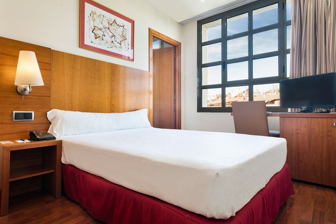 ROOM, SINGLE