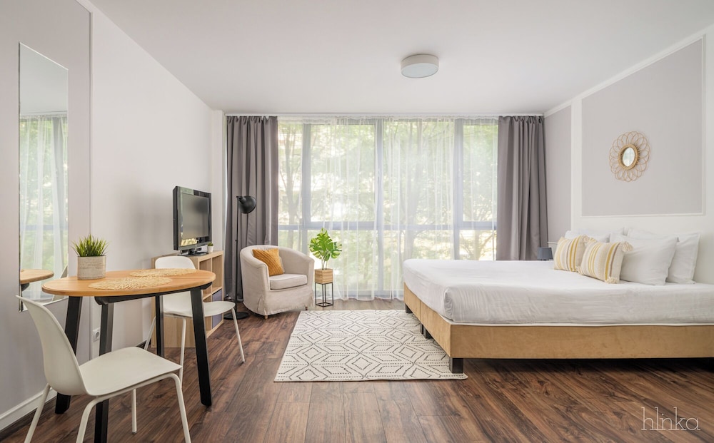 STUDIO, DOUBLE BED