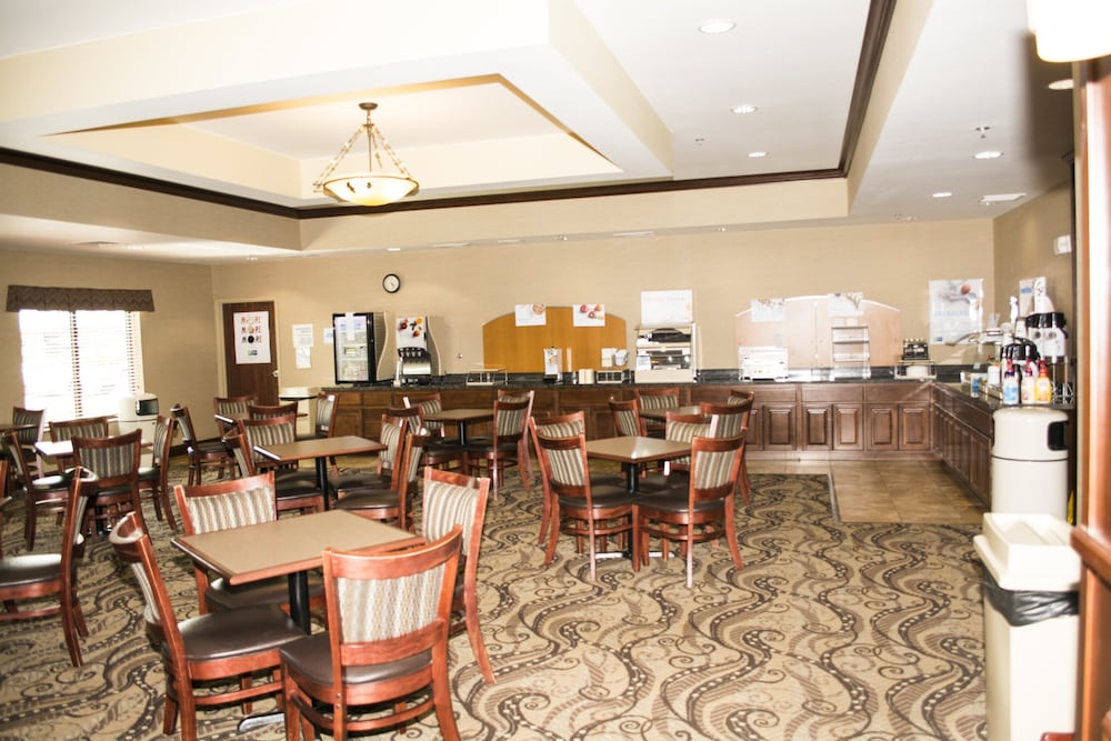Holiday Inn Express Hotel And Suites Mason City 54/76