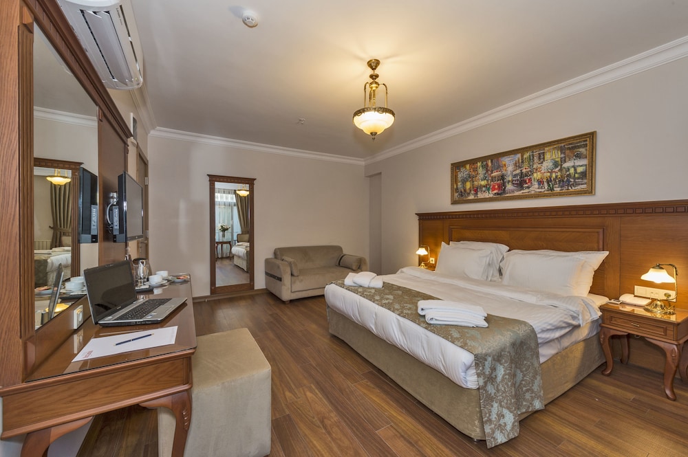 DELUXE, DOUBLE BED