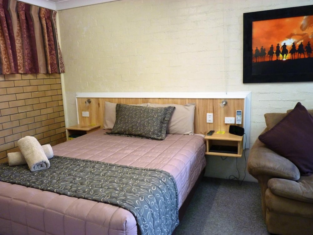 Winchester Motel 37/49