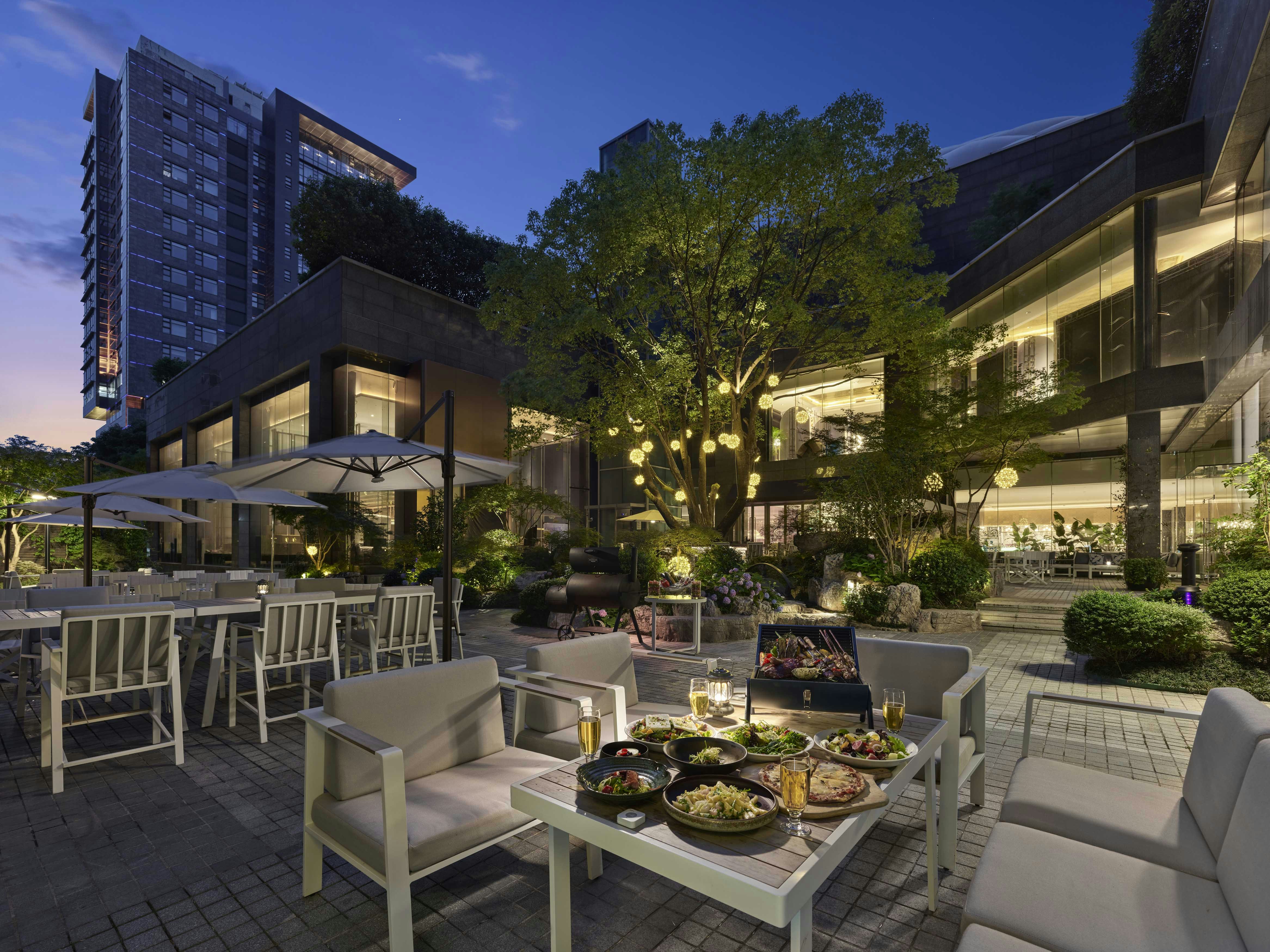 Hilton Shanghai Hongqiao Hotel 53/70