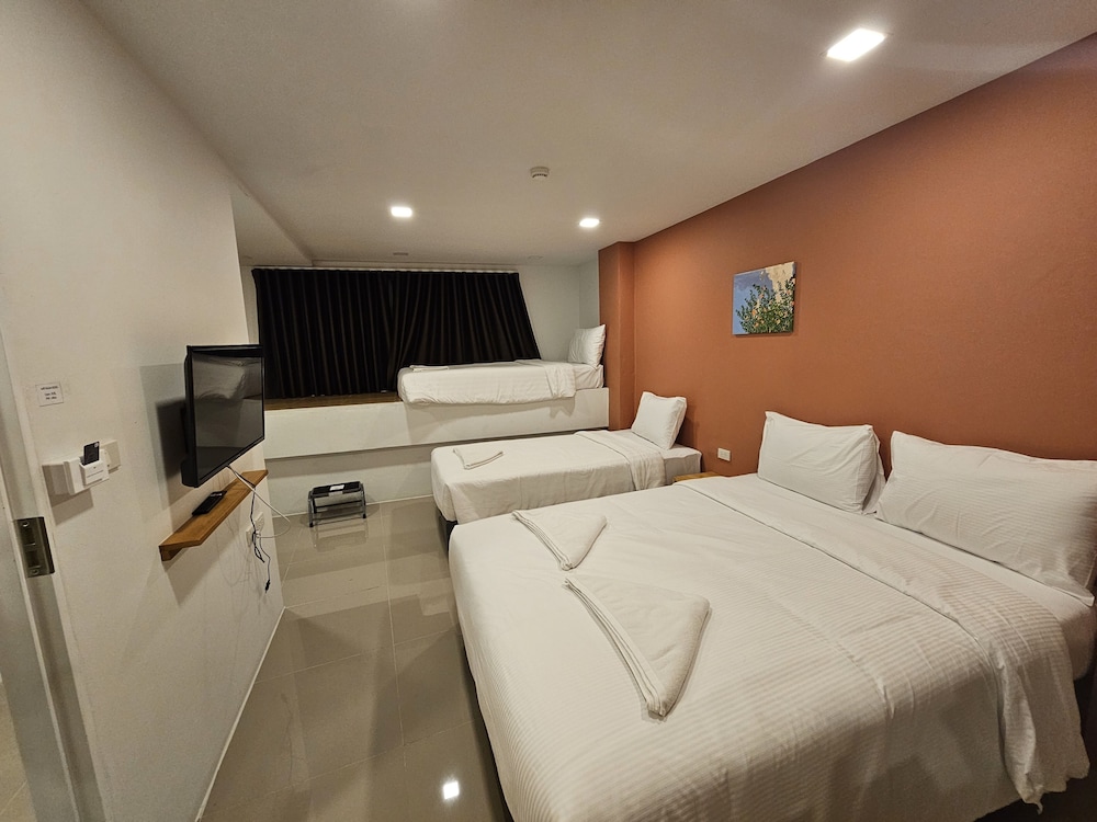Family, Queen and Twin Beds, Building 2