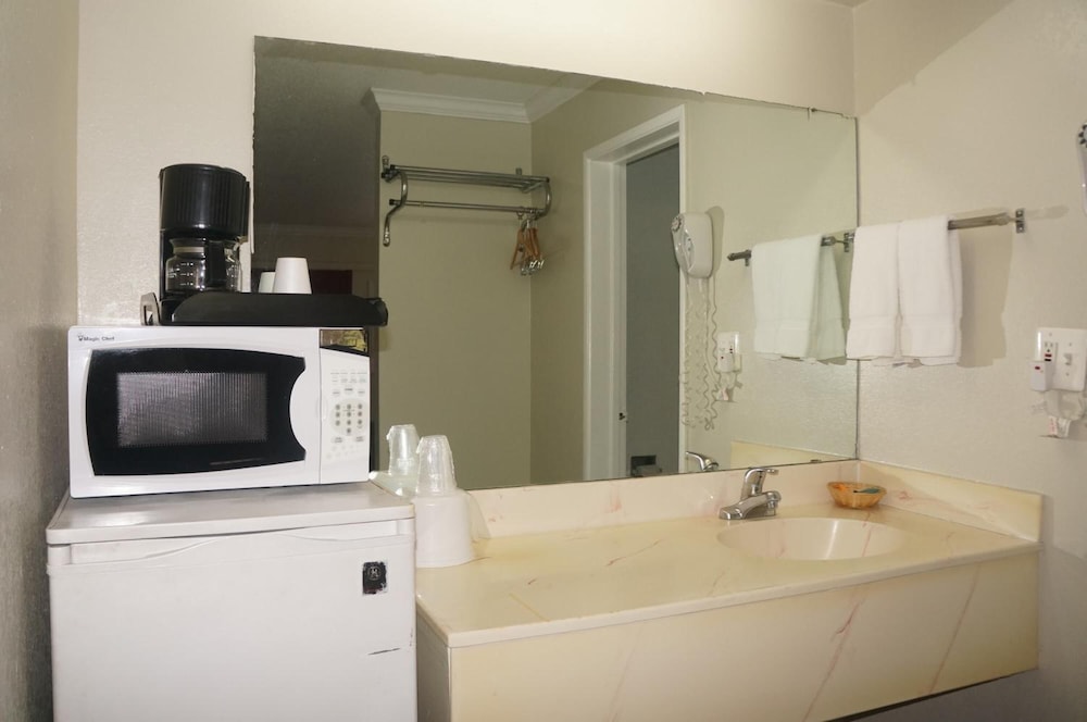 Dream Inn Fresno 49/50