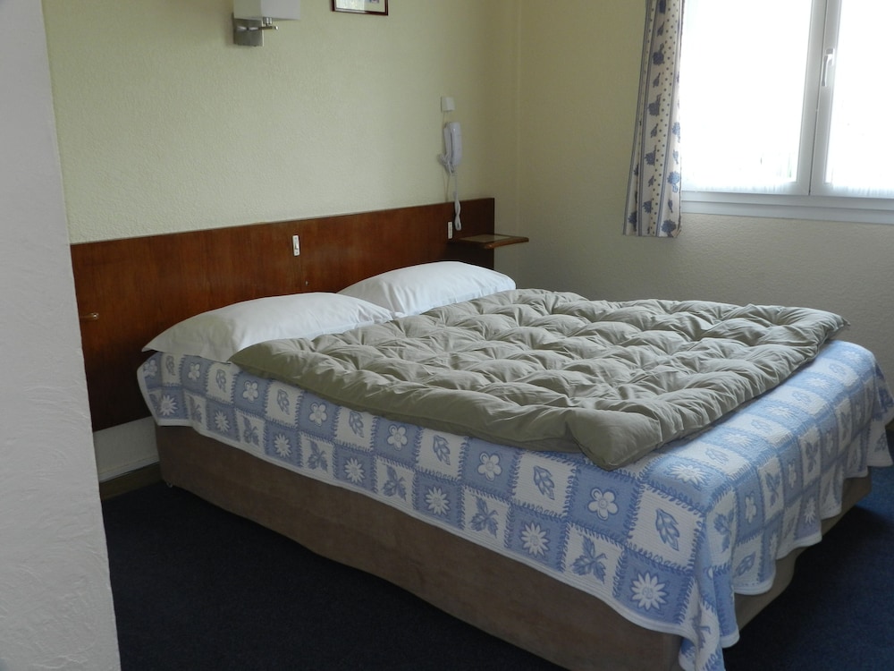 ROOM, SINGLE
