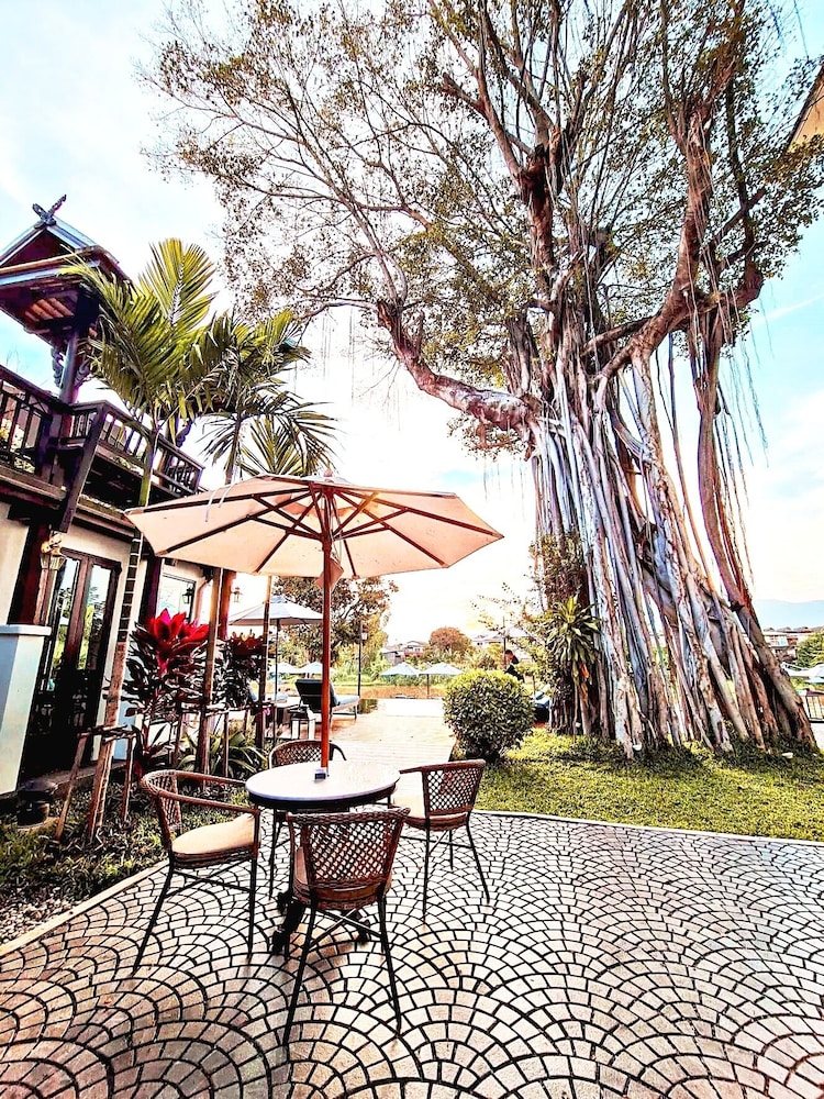 Buri Sriping Resort Hotel and Spa 42/48