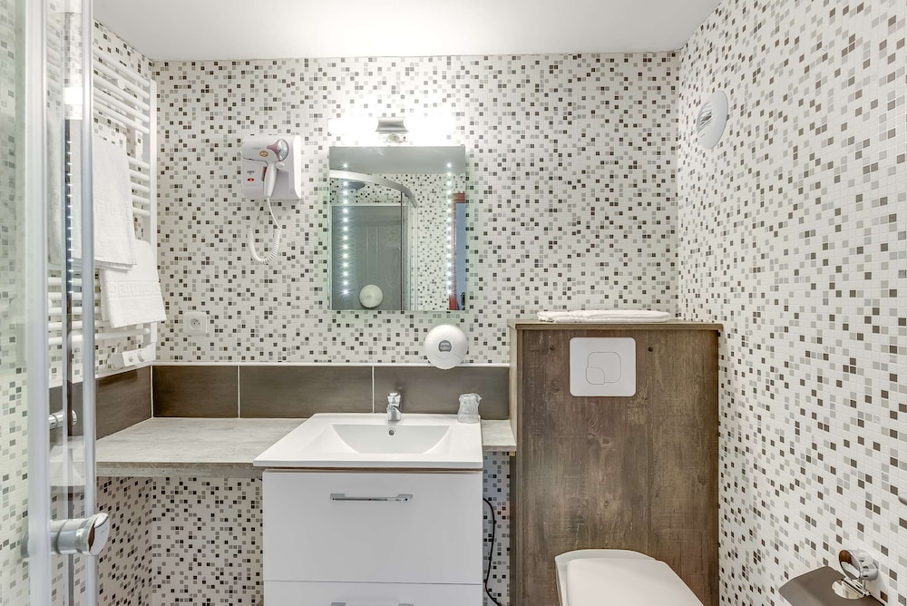 Brit Hotel Confort Thouars 14/48