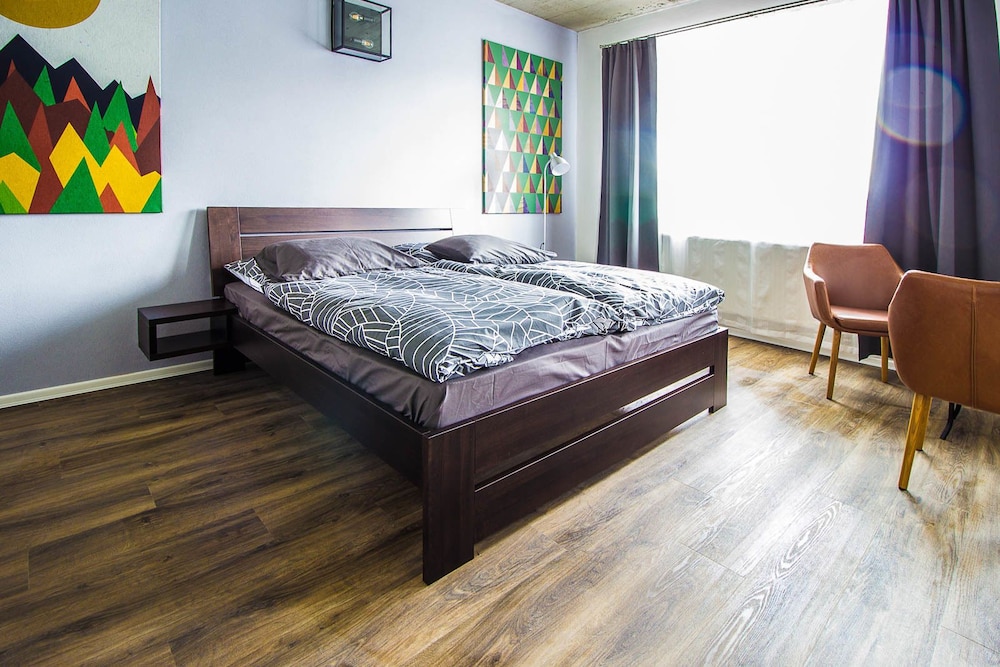 Hotel 63 4/38