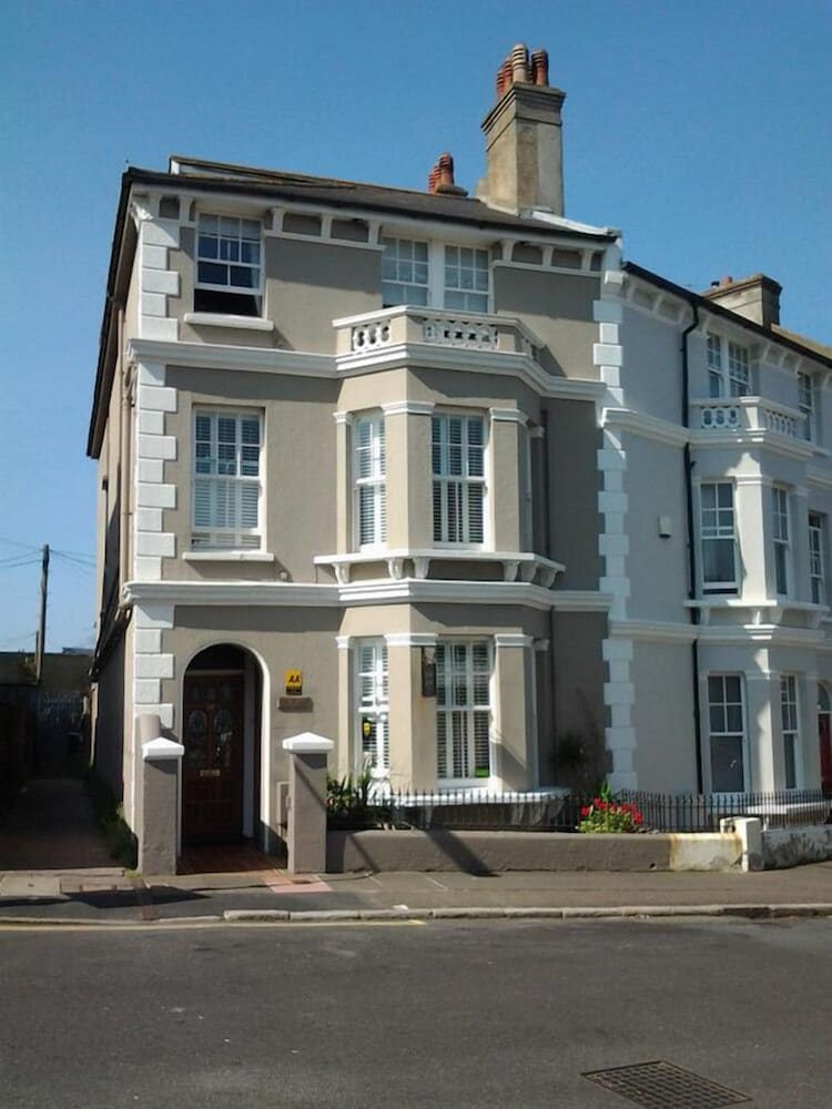 Gyves Guest House 3/17