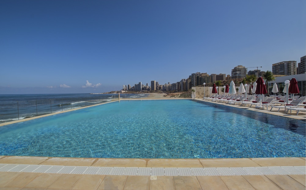 Lancaster Eden Bay Hotel, Beirut 58/65