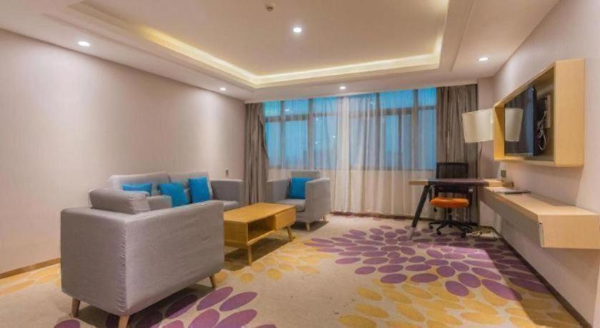 Lavande Hotels (Guangzhou Fangcun Huadiwan) 25/45