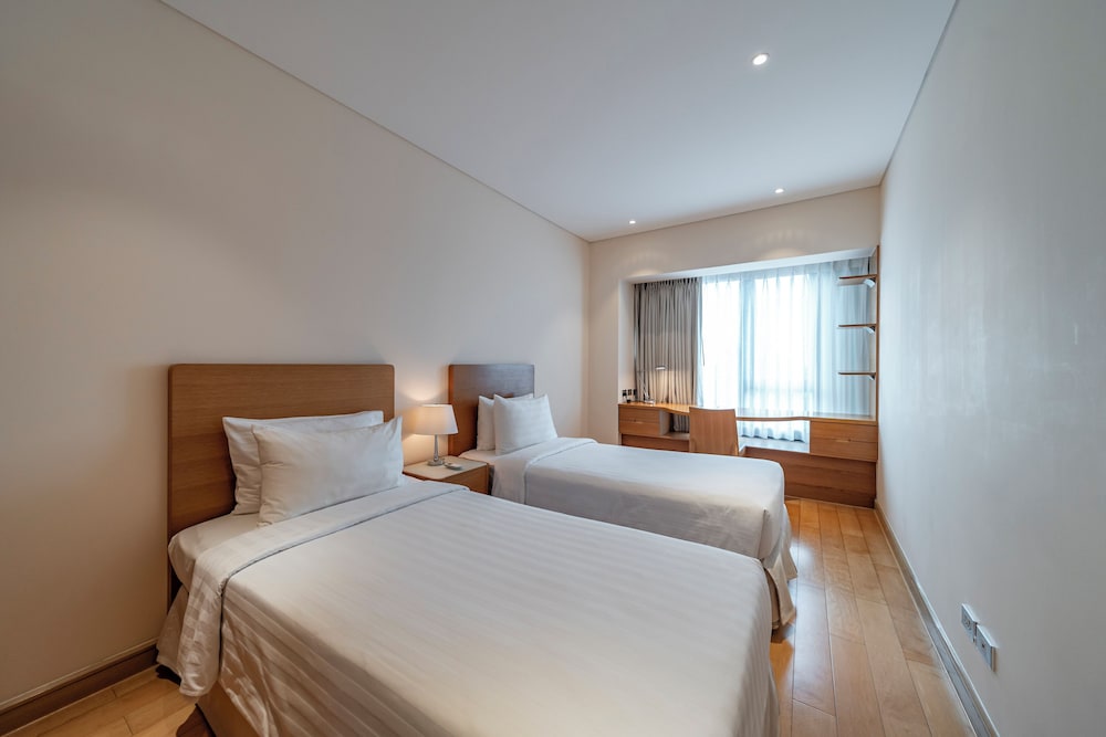 2 BEDROOMS, EXECUTIVE, BALCONY