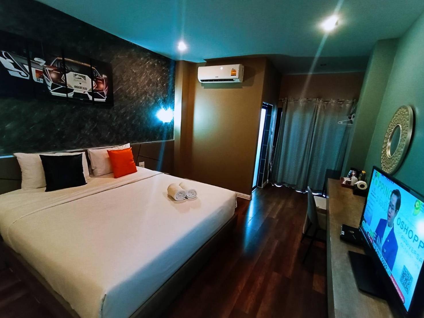The S Hotel 26/82