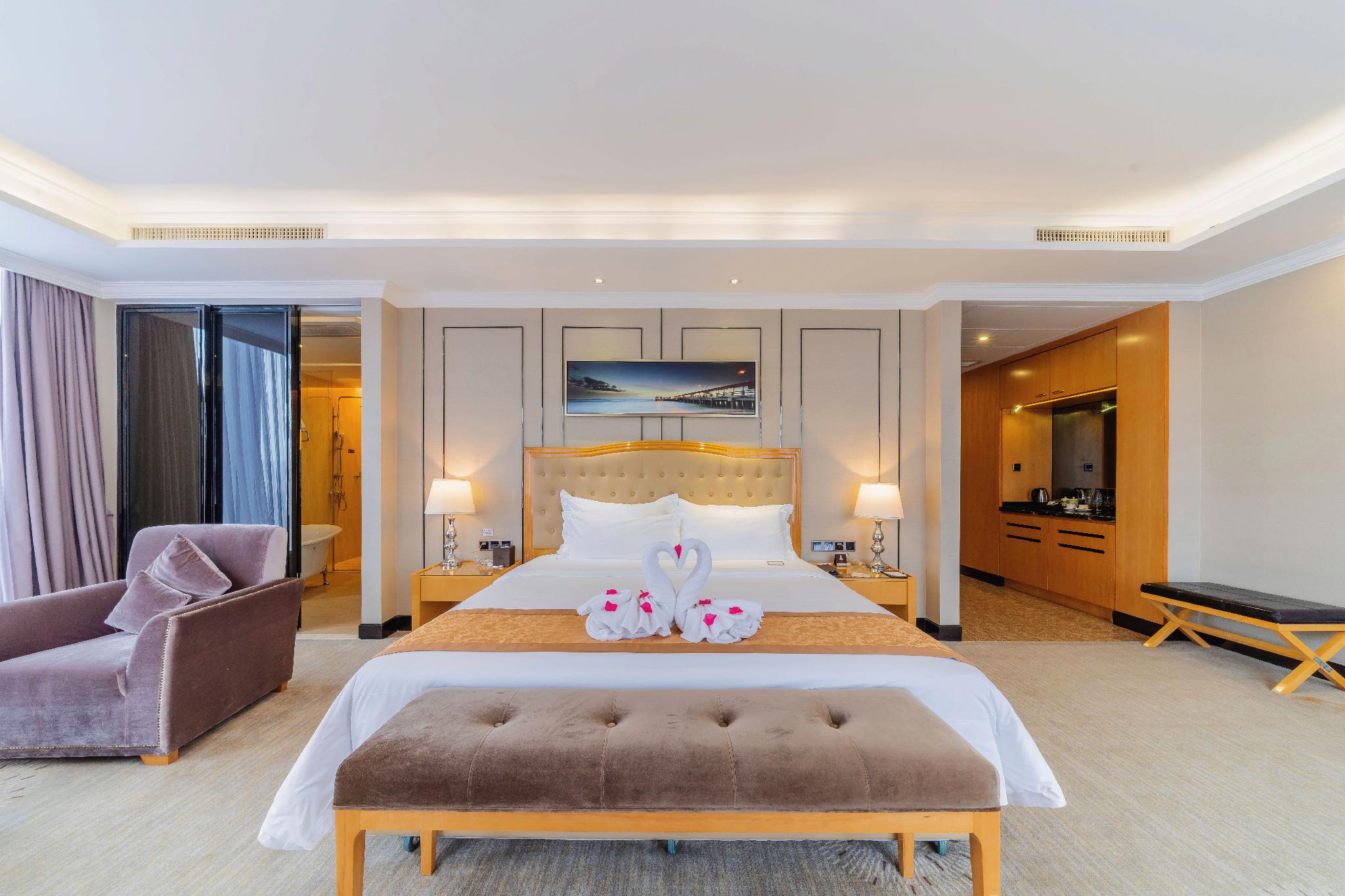 Golden Phoenix International Hotel 21/51