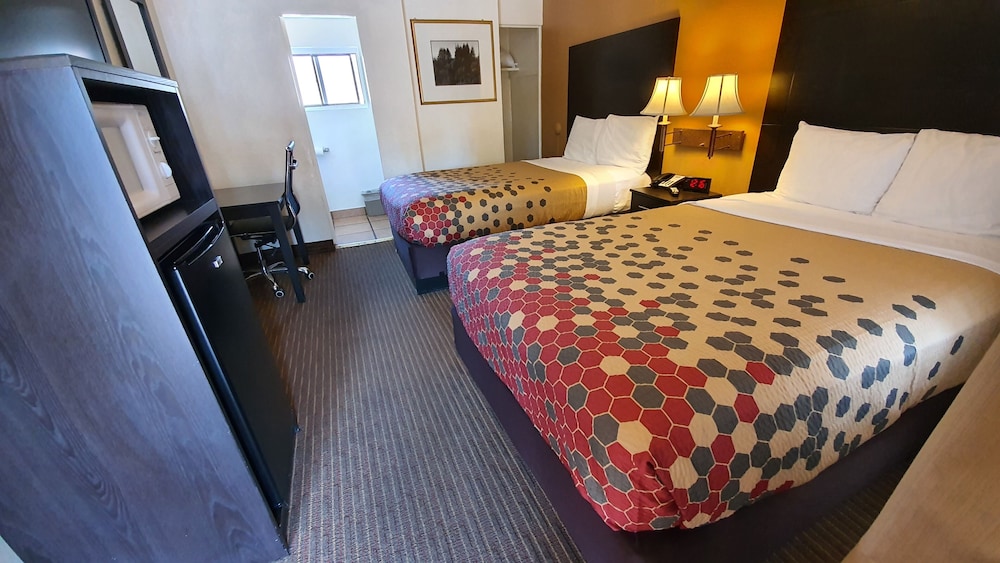 Rodeway Inn Downtown 13/31