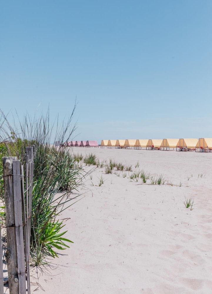 Sandpiper Beach Club 40/50