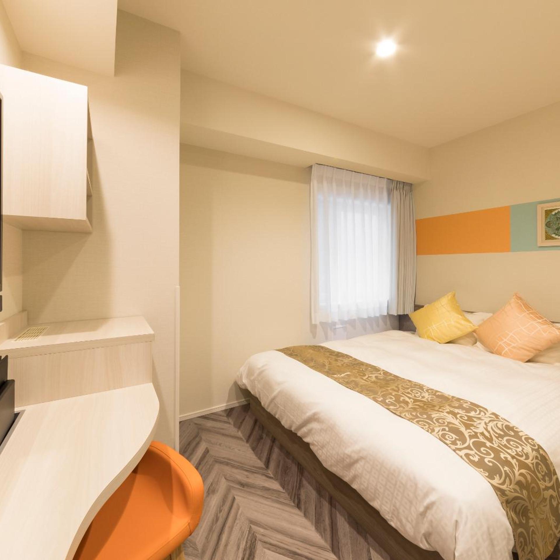 ROOM, DOUBLE BED
