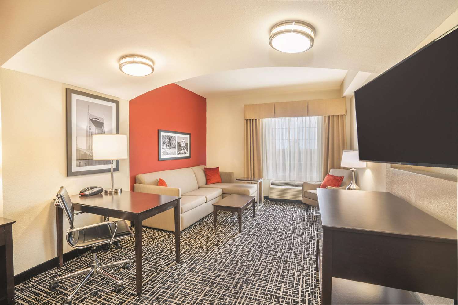La Quinta Inn Suites Smyrna 24/45