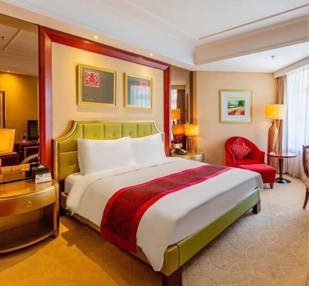 DELUXE, DOUBLE BED