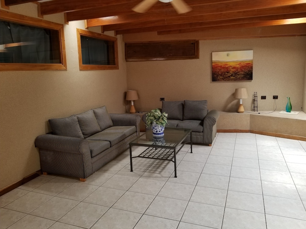 Hostel Monte Campana Escazu 30/50