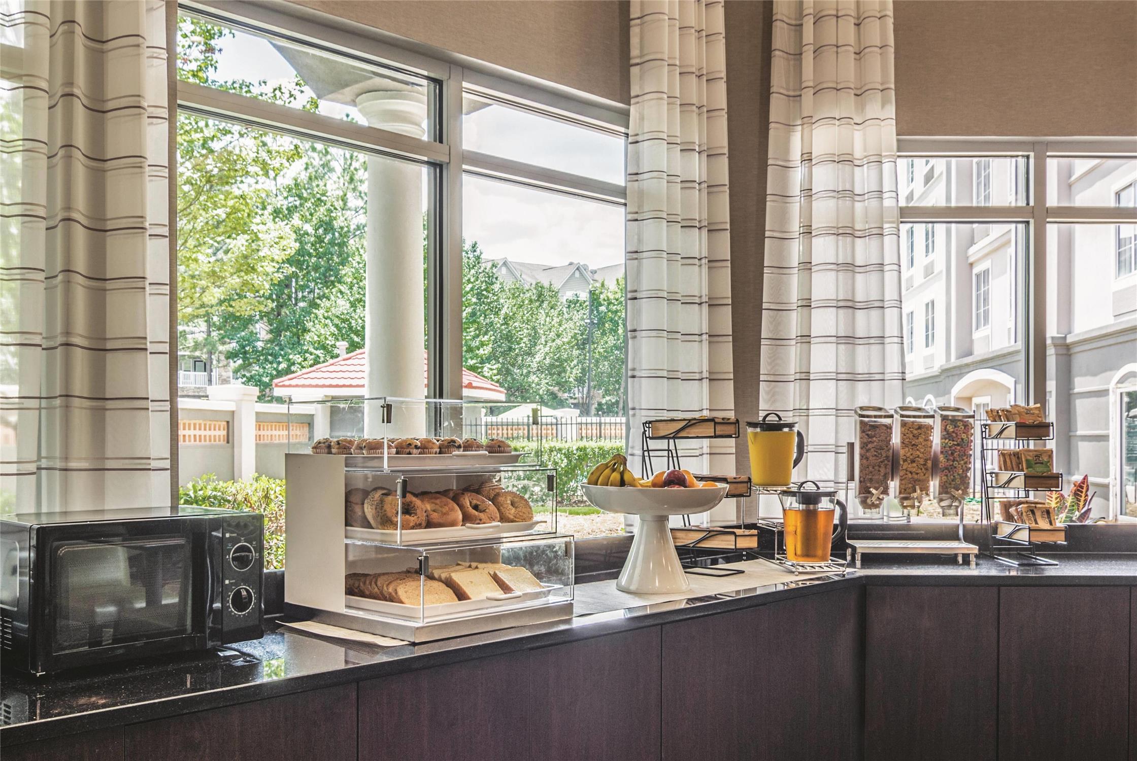 La Quinta Inn & Suites by Wyndham Atlanta Perimeter Medical 37/45