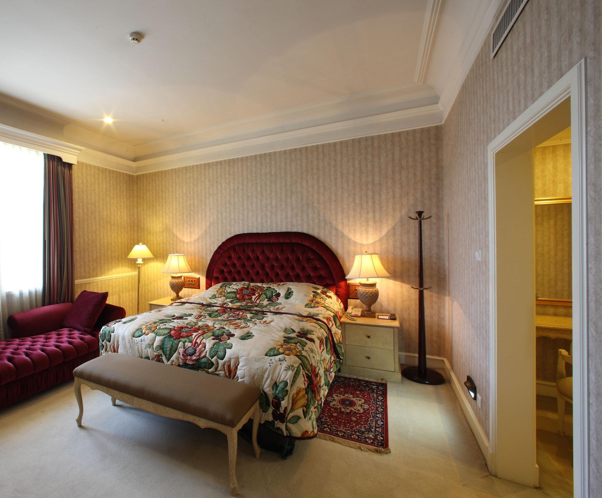 Ambassador, Suite