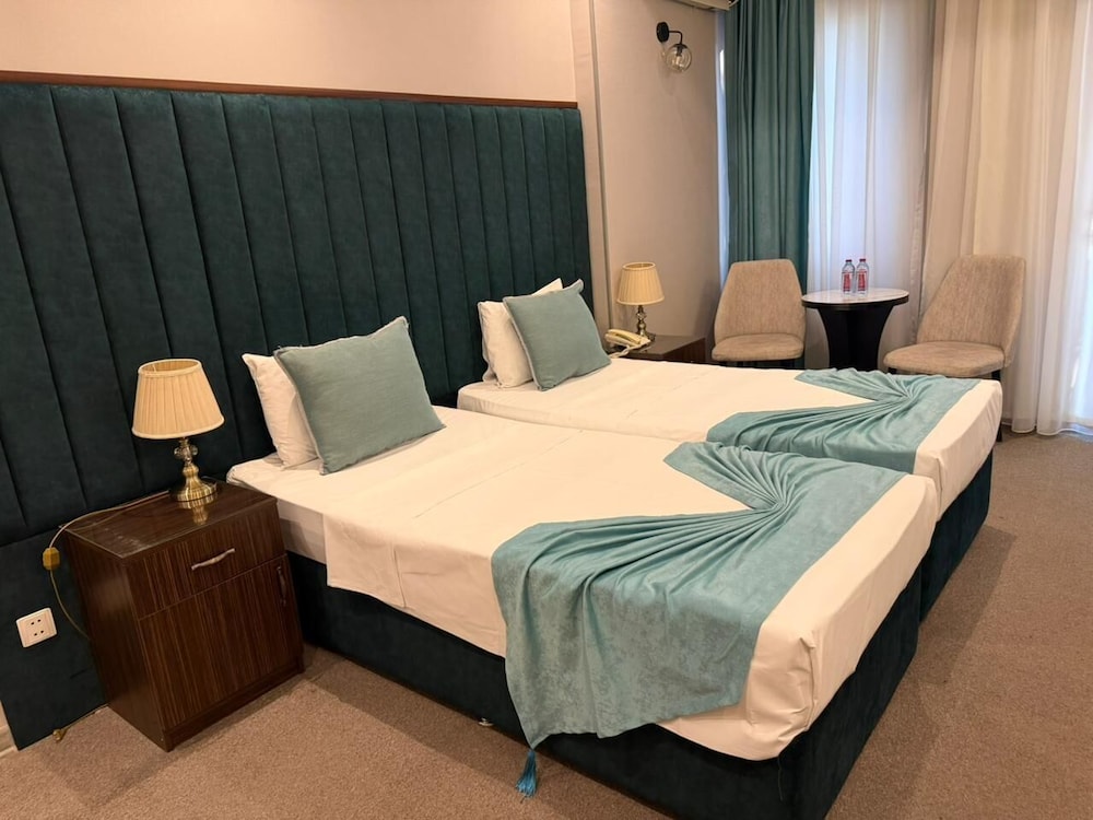 Karat Inn 7/50