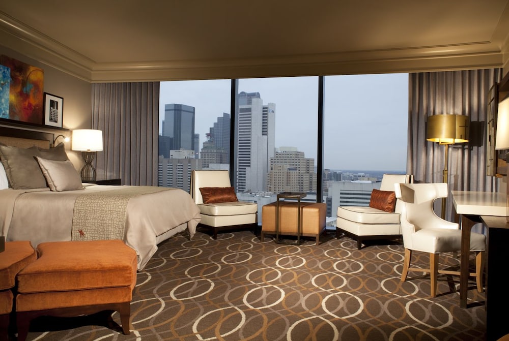 OMNI DALLAS HOTEL 61/92