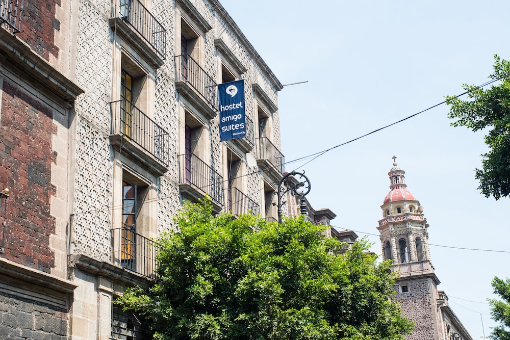 Amigo Suites Hotel 41/43