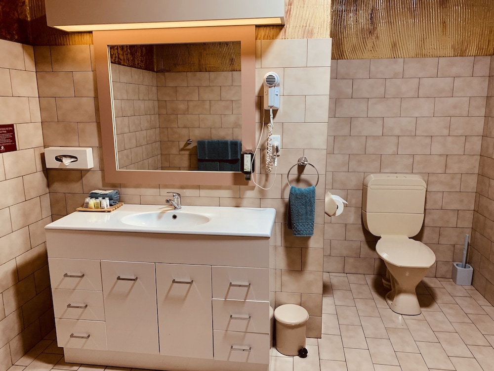 Desert Cave Hotel 50/50