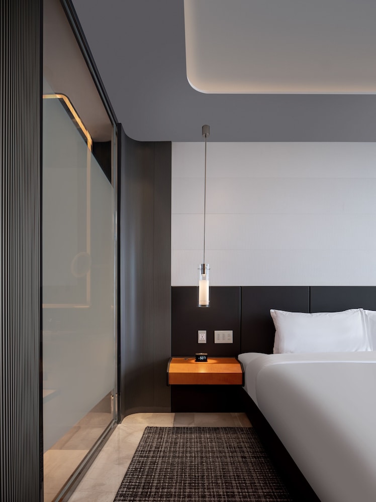 غرفة فاخرة بسرير كينج بإطلالة على المدينة، Sofitel Haikou Hotel 5/7