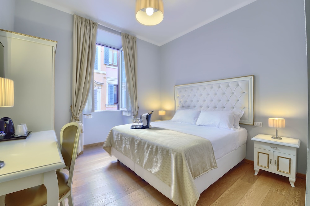 Gravina Suite Frattina 25/53