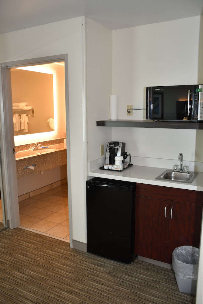 Holiday Inn Express Hotel And Suites Evanston 4/50