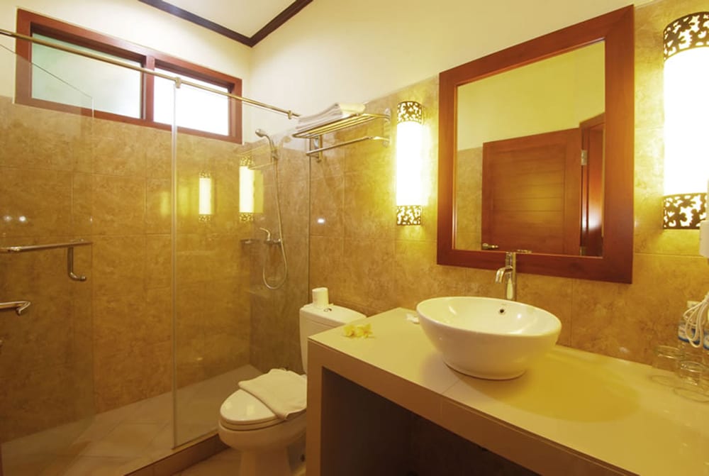 YULIA BEACH INN 40/67