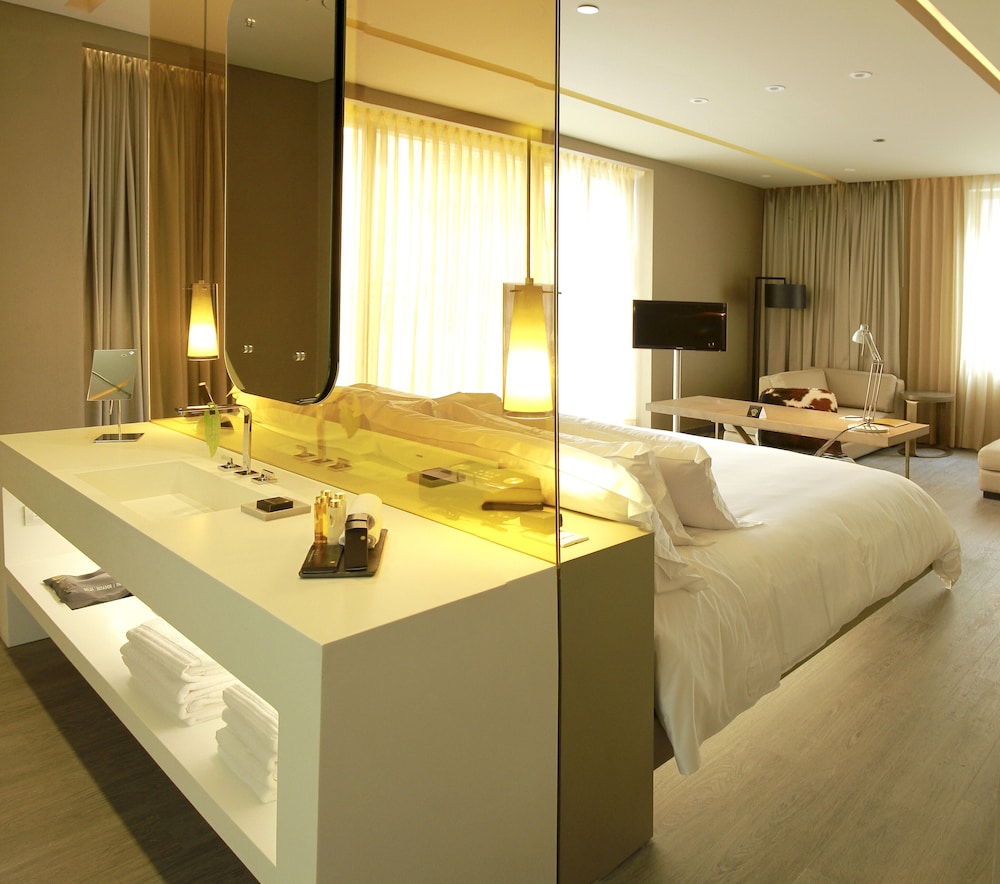 Bog Hotel 25/77