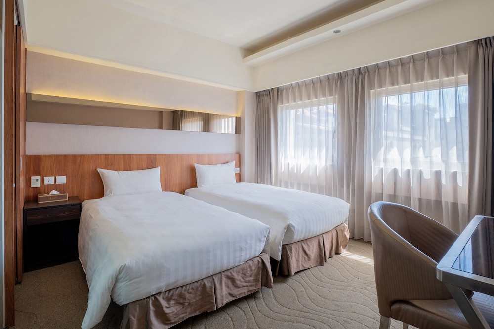 EXECUTIVE, TWIN BEDS