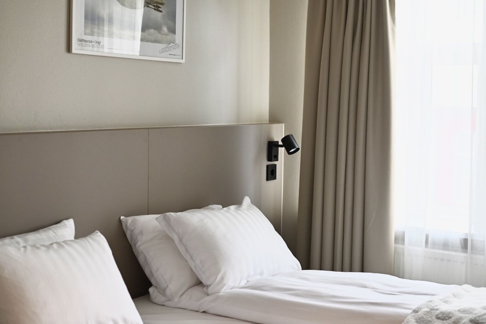 STANDARD, DOUBLE OR TWIN BED