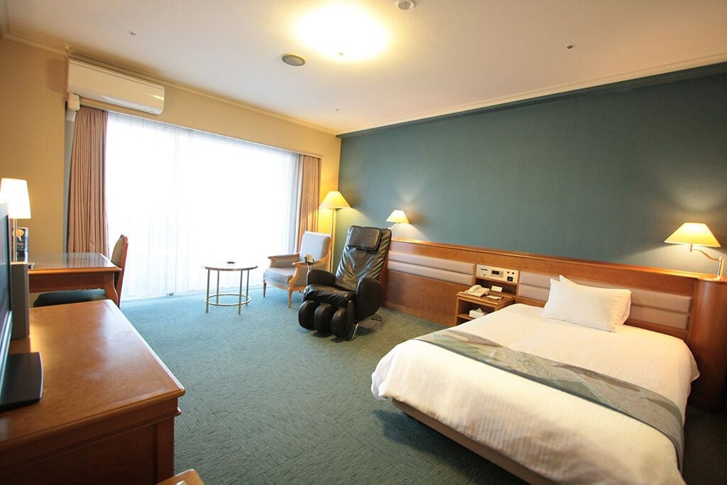 ROOM, SINGLE, SMOKING