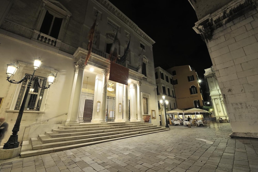 Al Theatro Palace 2/58