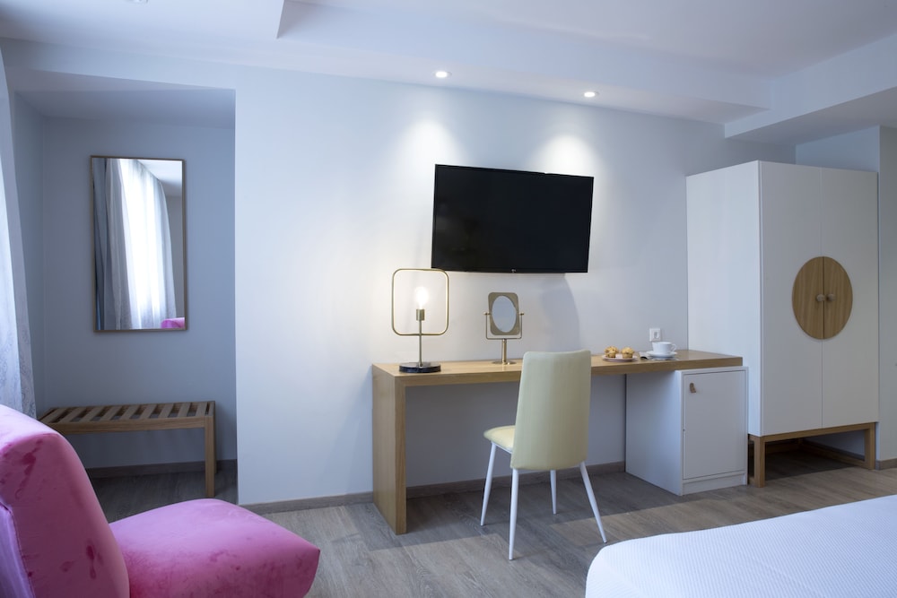 The Alley Boutique & Spa 40/50