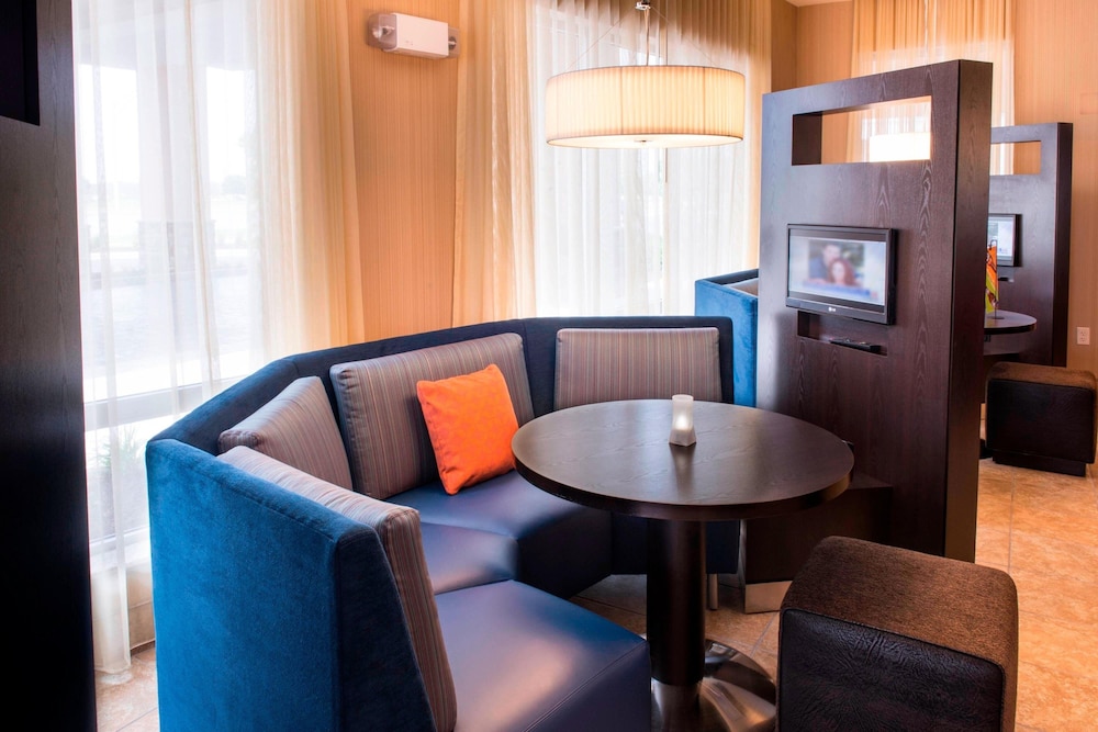 Courtyard by Marriott Evansville East 30/57