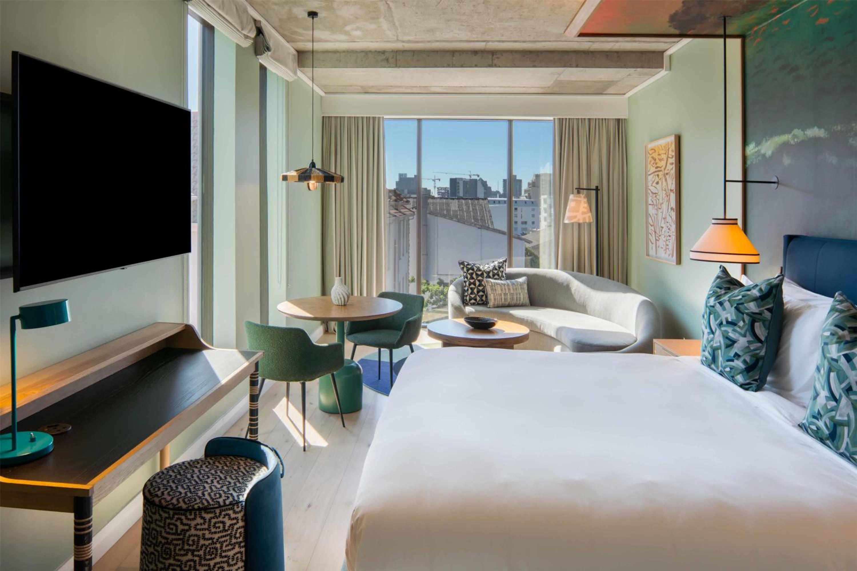 JUNIOR SUITE, KING BED, MOUNTAIN VIEW