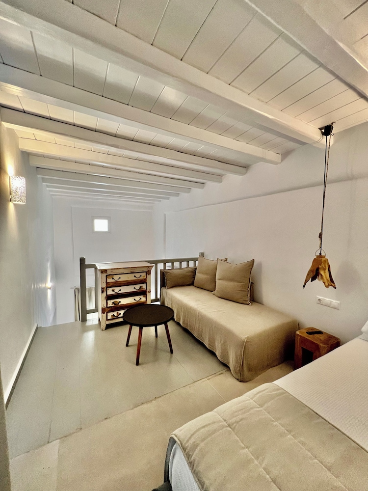 Sofos Suites 33/50