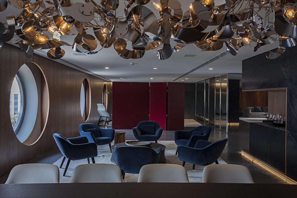 Hotel Unique 32/33