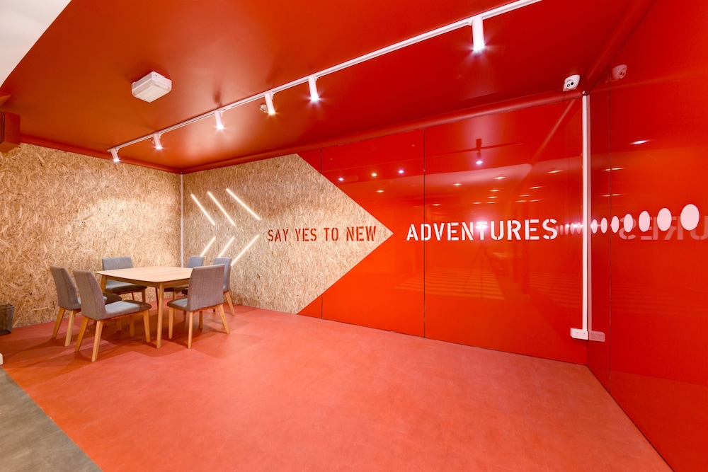 Space Q Capsule Hotel 17/32