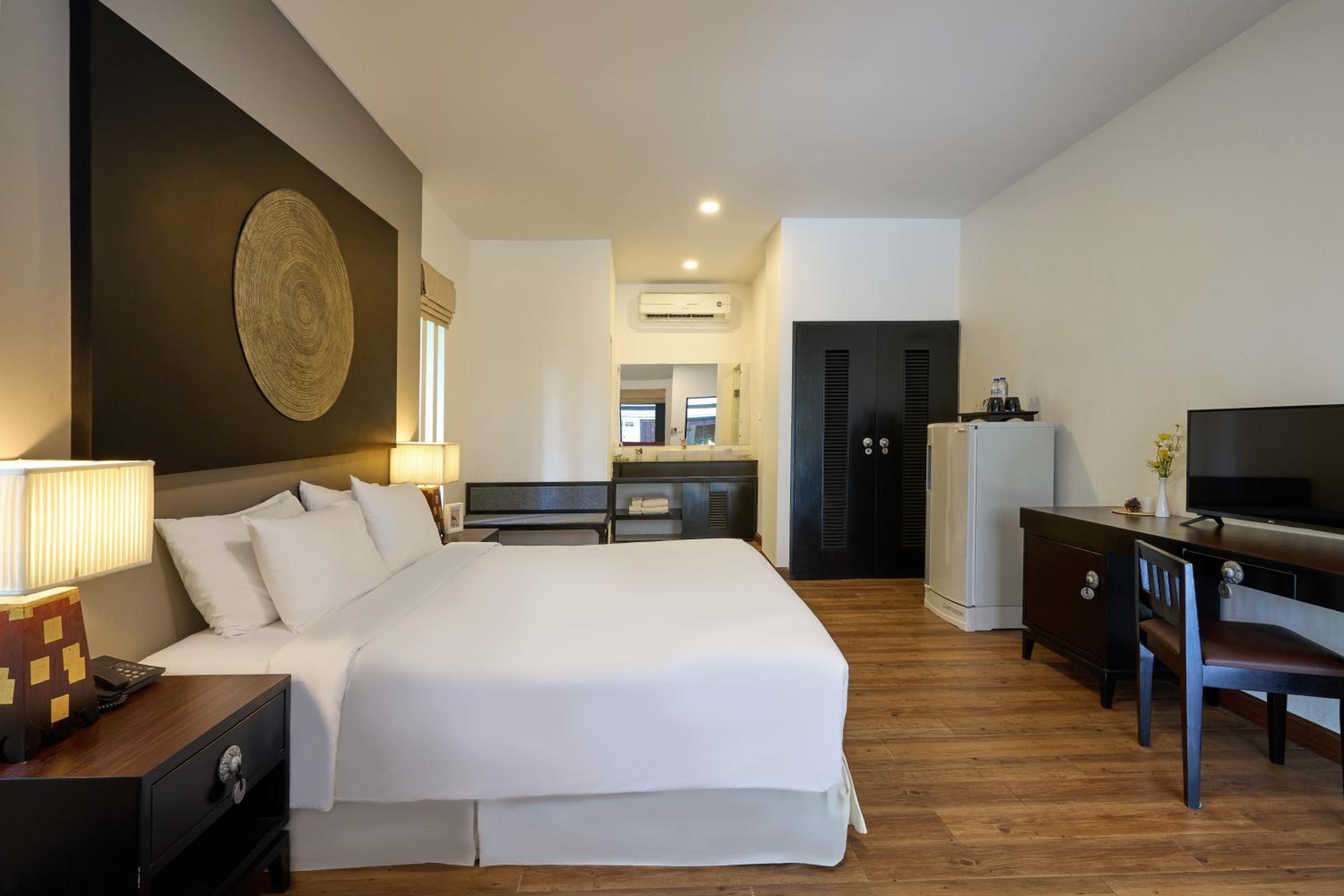 Grand, Oriental, Deluxe, King Bed