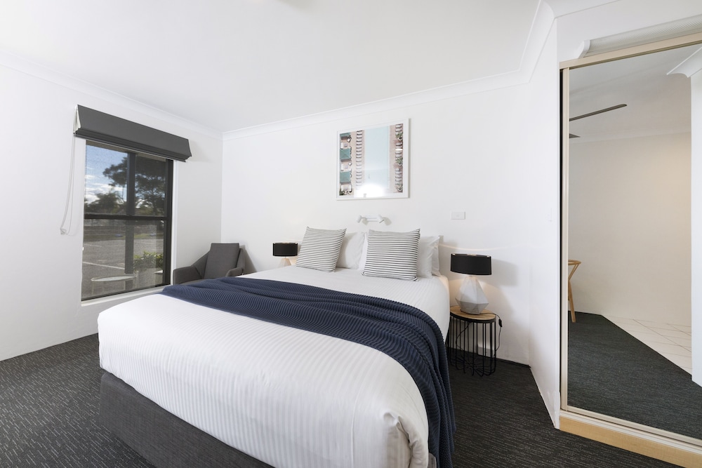 HOTEL FORSTER(FORMERLY LAKESWAY MOTOR INN) 23/65