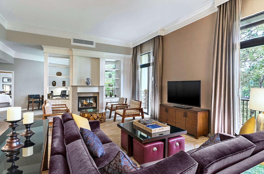 The Woodlands Resort, Curio Collection by Hilton 24/38