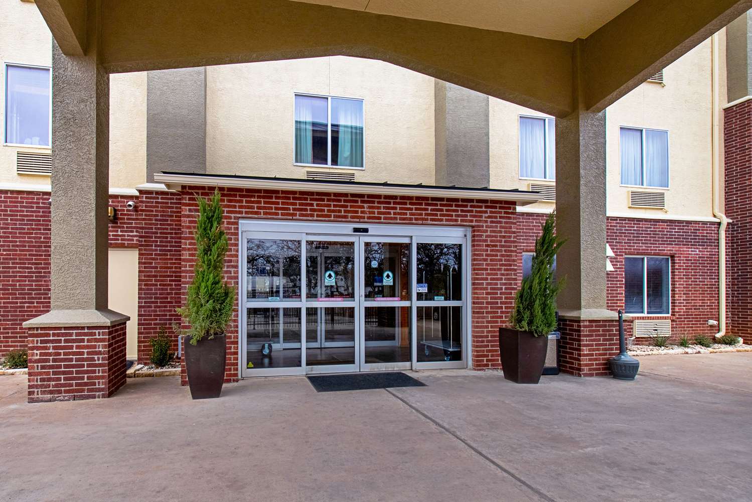 Comfort Inn & Suites Fredericksburg TX 2/30